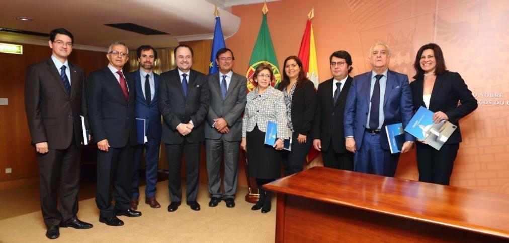 EMBAIXADORES DA AMÉRICA LATINA APRESENTAM CUMPRIMENTOS