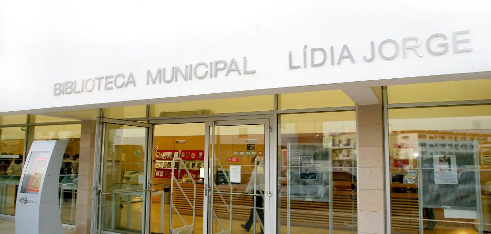 BIBLIOTECA MUNICIPAL ACOLHE PEÇA DE TEATRO ESCOLAR