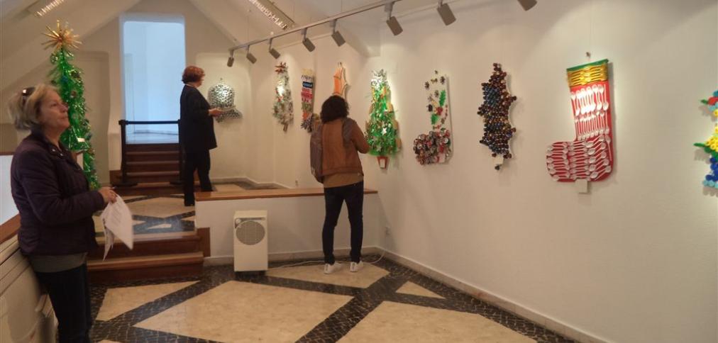 “ENFEITES DE NATAL RECICLADOS” EM EXPOSIÇÃO ATÉ AO FINAL DO MÊS