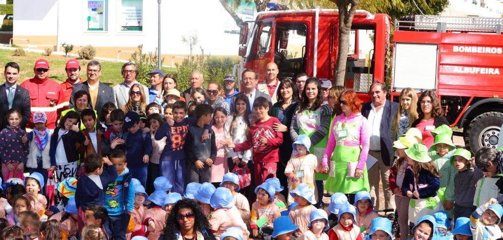 DIA MUNDIAL DA FLORESTA E DA ÁRVORE ASSINALADO EM ALBUFEIRA COM CENTENAS DE PARTICIPANTES DIA MUNDIAL DA FLORESTA E DA ÁRVORE ASSINALADO EM ALBUFEIRA COM CENTENAS DE PARTICIPANTES