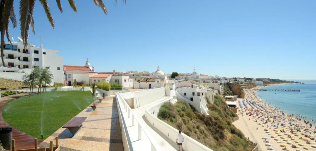 ALBUFEIRA ESTÁ NO TOPO DAS PREFERÊNCIAS DO TURISMO NACIONAL ALBUFEIRA ESTÁ NO TOPO DAS PREFERÊNCIAS DO TURISMO NACIONAL
