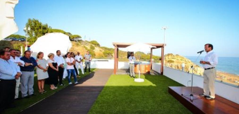 AGIR E XUTOS E PONTAPÉS NO FIM DE ANO EM ALBUFEIRA AGIR E XUTOS E PONTAPÉS NO FIM DE ANO EM ALBUFEIRA