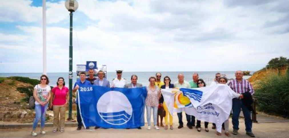 ALBUFEIRA É O PRIMEIRO MUNICÍPIO ALGARVIO A HASTEAR AS BANDEIRAS AZUIS EM TODAS AS PRAIAS