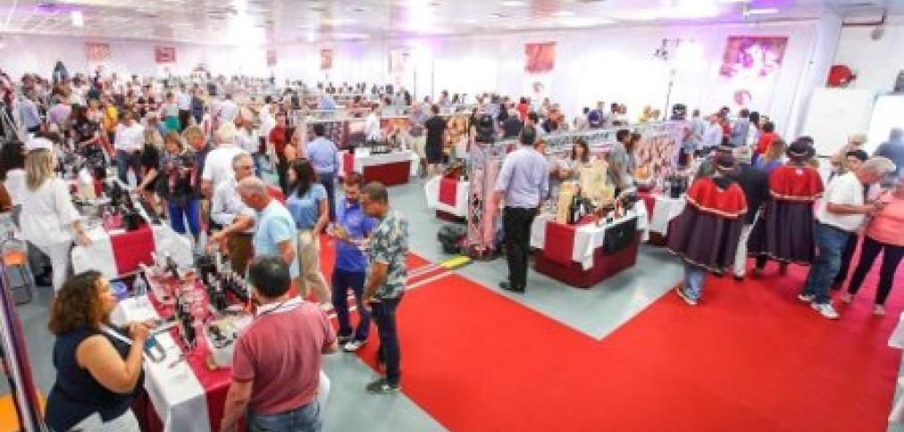 GRANDE MOSTRA DE VINHOS TROUXE A ALBUFEIRA MAIS DE UMA CENTENA DE PRODUTORES NACIONAIS GRANDE MOSTRA DE VINHOS TROUXE A ALBUFEIRA MAIS DE UMA CENTENA DE PRODUTORES NACIONAIS