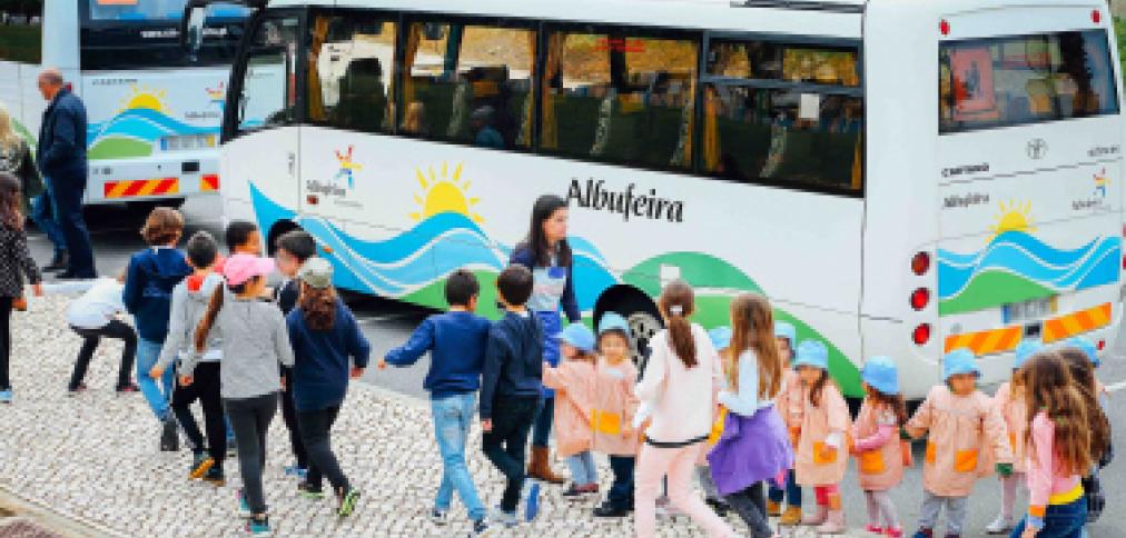 PEDIDOS DE TRANSPORTE ESCOLAR PARA O ANO LETIVO 2020/2021 DECORREM ATÉ 30 DE JUNHO PEDIDOS DE TRANSPORTE ESCOLAR PARA O ANO LETIVO 2020/2021 DECORREM ATÉ 30 DE JUNHO