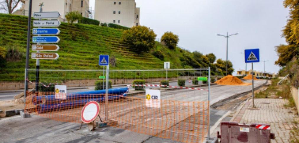 REQUALIFICAÇÃO DA AVª DOS DESCOBRIMENTOS ENTRE AS ROTUNDAS DOS GOLFINHOS E DA ORADA