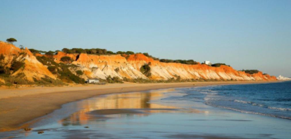 ALBUFEIRA CONTINUA A LIDERAR O RANKING DAS PRAIAS COM QUALIDADE DE OURO