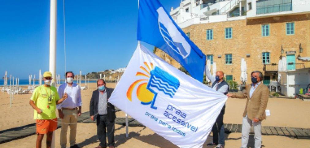PRAIA DOS PESCADORES RECEBEU A CERIMÓNIA DO PRIMEIRO HASTEAR DA BAE E PRAIA ACESSÍVEL DA PRESENTE ÉPOCA BALNEAR