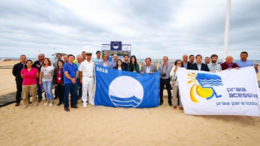 ALBUFEIRA É O PRIMEIRO MUNICÍPIO ALGARVIO A HASTEAR AS BANDEIRAS AZUIS EM TODAS AS PRAIAS