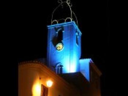 ALBUFEIRA ILUMINA TORRE DO RELÓGIO DE AZUL