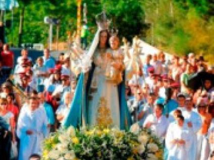 FESTIVIDADES EM HONRA DE NOSSA SENHORA DA ORADA ATRAEM CATÓLICOS E TURISTAS