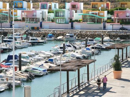 ação de limpeza costeira com ponto de encontro na Marina de Albufeira