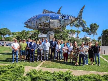 Escultura "Atum" homenageia os homens e mulheres das conserveiras de Albufeira