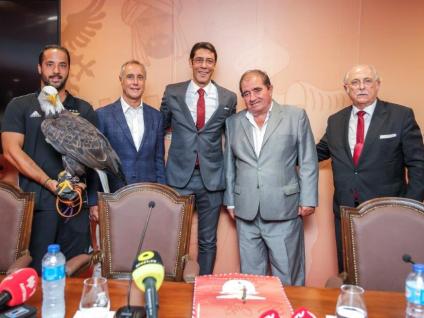 RUI COSTA RECEBIDO NO SALÃO NOBRE DE ALBUFEIRA NO DIA EM QUE INAUGURA A CASA 61 DO S.L. BENFICA