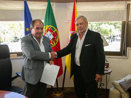 Presidente José Carlos Rolo assina contrato com representante da construtora Edinorte