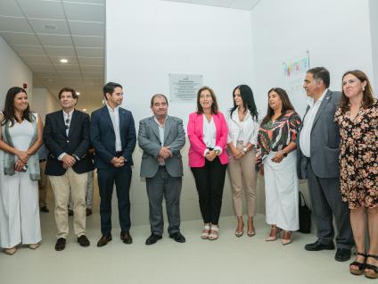 Fotografia da comitiva na visita à Creche de Olhos de Água