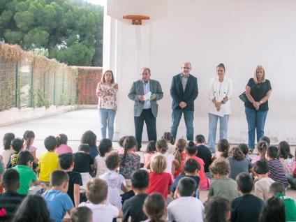 MUNICÍPIO DE ALBUFEIRA DISTRIBUI MANUAL SOBRE ALIMENTAÇÃO SAUDÁVEL AOS ALUNOS DO PRÉ-ESCOLAR E DO 1º CICLO
