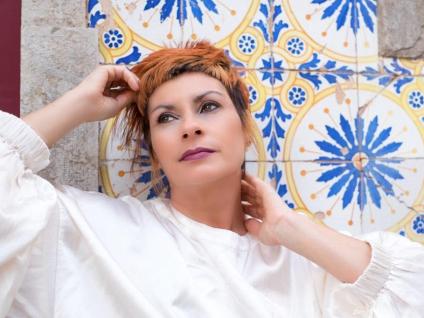 Cantora Viviane