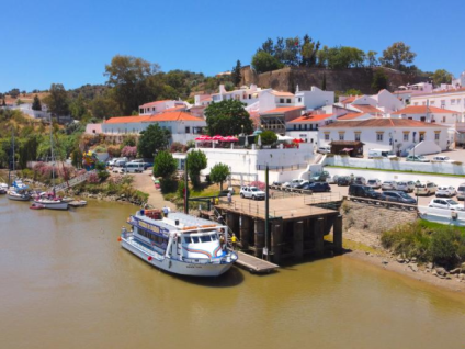 Fotografia do Rio Guadiana com o barco atracado