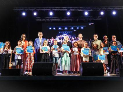 Crianças ao Palco