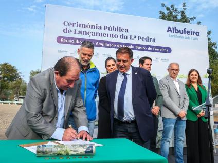 LANÇAMENTO DA 1.ª PEDRA DA REQUALIFICAÇÃO E AMPLIAÇÃO DA ESCOLA BÁSICA DE FERREIRAS