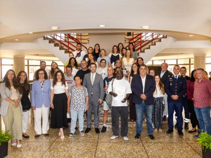 entrega das chaves e dos contratos de arrendamento relativos a 18 fogos habitacionais
