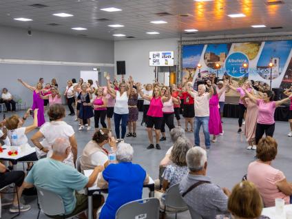 Clube avô encerra ano de atividades com festa