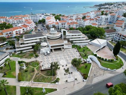 Vista aérea da Câmara Municipal de Albufeira
