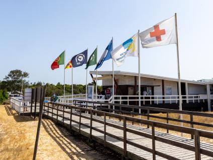 Posto de socorro na praia da rocha baixinha