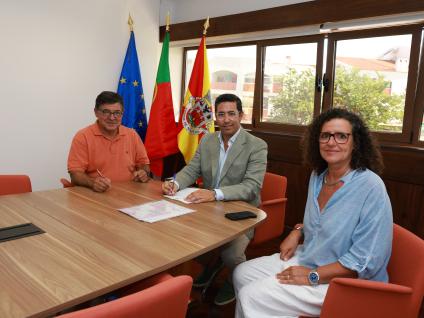 Assinatura de protocolo entre a Câmara Municipal de Albufeira e a APEXA