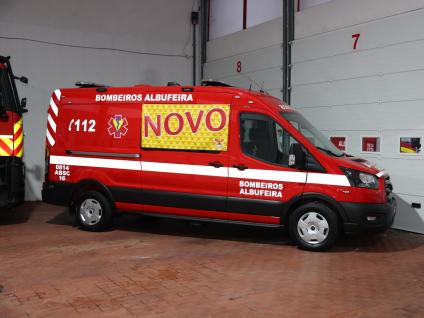 Nova ambulância reforça resposta de socorro em Albufeira