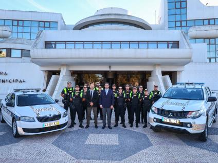 ENTREGA DIVISAS E CARTEIRAS PROFISSIONAIS A 12 AGENTES DA POLÍCIA MUNICIPAL