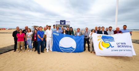 ALBUFEIRA É O PRIMEIRO MUNICÍPIO ALGARVIO A HASTEAR AS BANDEIRAS AZUIS EM TODAS AS PRAIAS ALBUFEIRA É O PRIMEIRO MUNICÍPIO ALGARVIO A HASTEAR AS BANDEIRAS AZUIS EM TODAS AS PRAIAS