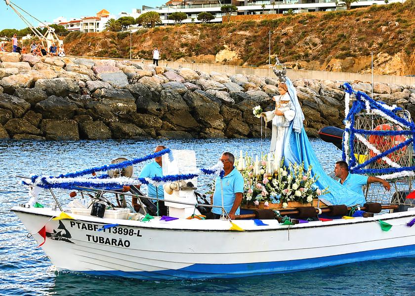 Procissão no mar em honra de Nossa Senhora da Orada