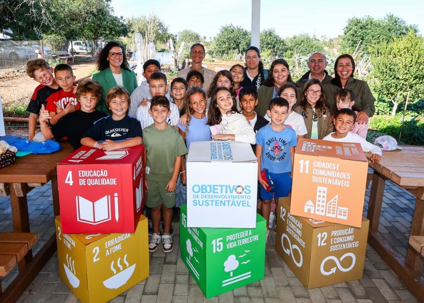Crianças de Albufeira aprendem a proteger a natureza com bombas de sementes