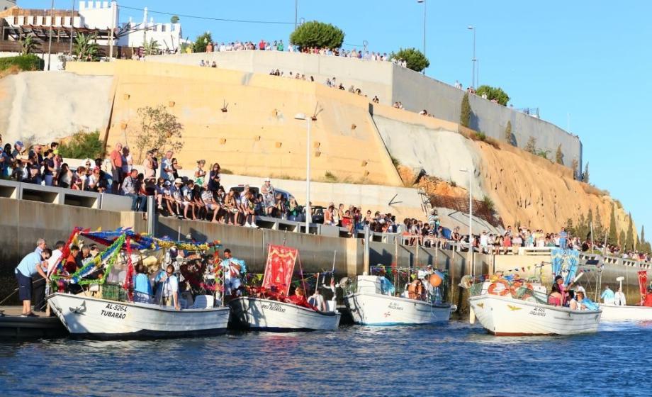 NOSSA SENHORA DA ORADA HOMENAGEADA PELAS GENTES DA TERRA