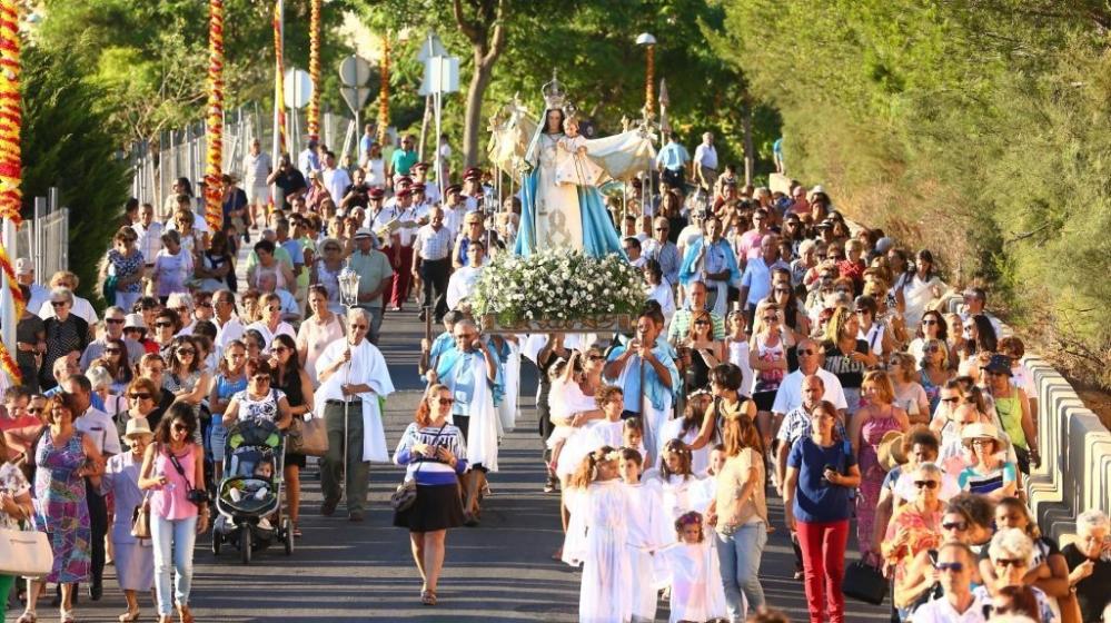 NOSSA SENHORA DA ORADA HOMENAGEADA PELAS GENTES DA TERRA