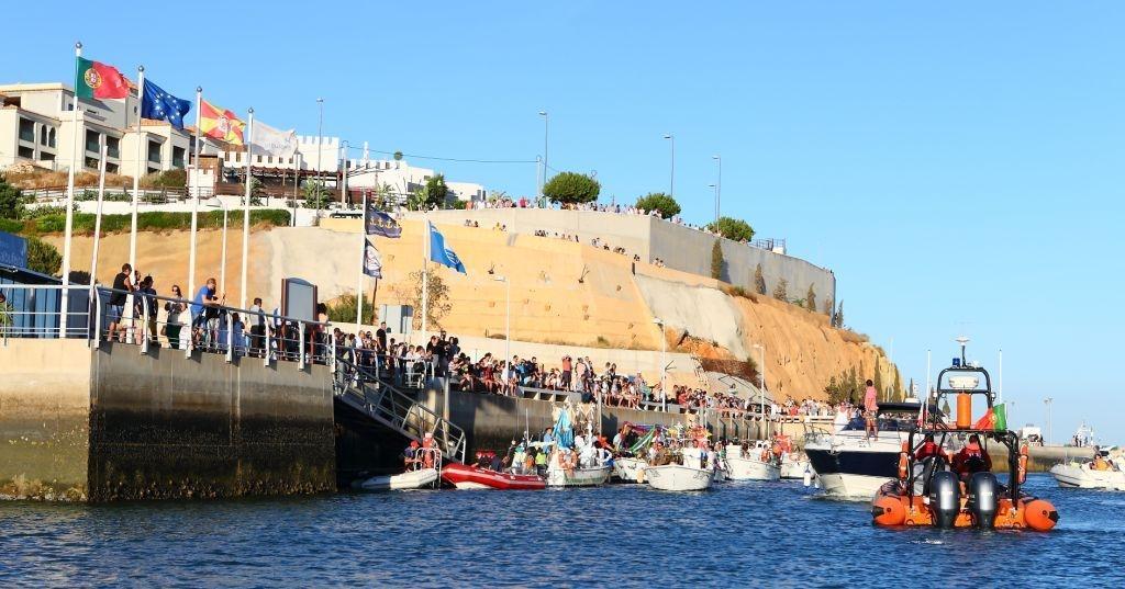 NOSSA SENHORA DA ORADA HOMENAGEADA PELAS GENTES DA TERRA