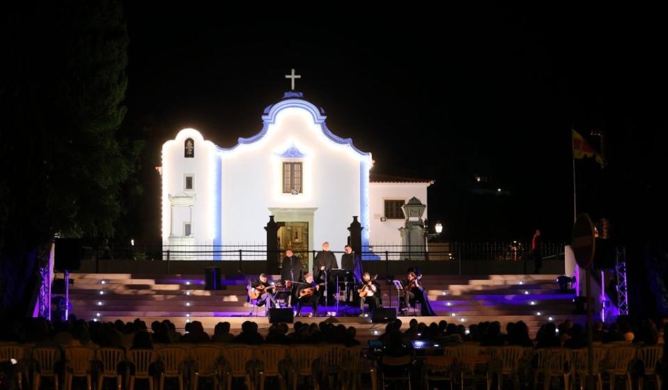 NOSSA SENHORA DA ORADA HOMENAGEADA PELAS GENTES DA TERRA