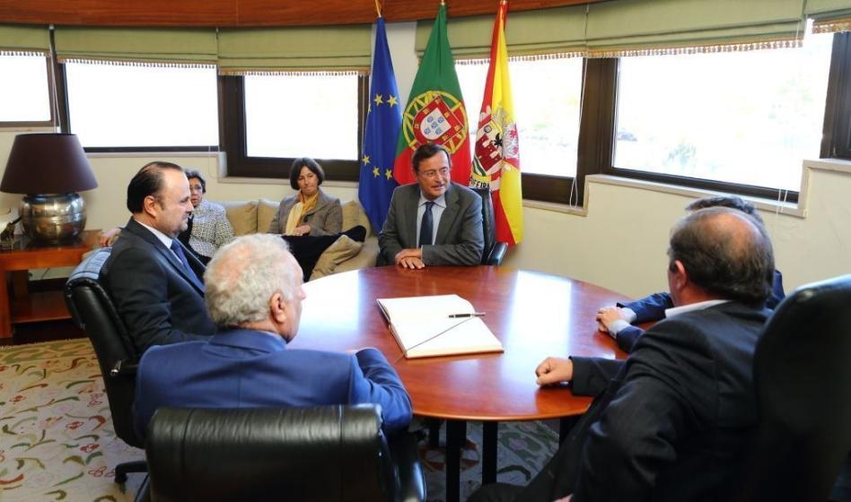 EMBAIXADORES DA AMÉRICA LATINA APRESENTAM CUMPRIMENTOS