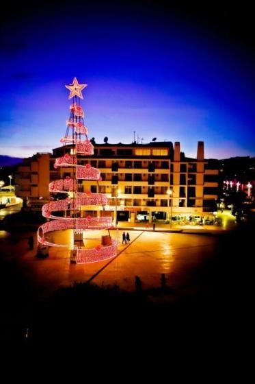 ILUMINAÇÃO DE NATAL TRAZ ESPÍRITO FESTIVO A ALBUFEIRA