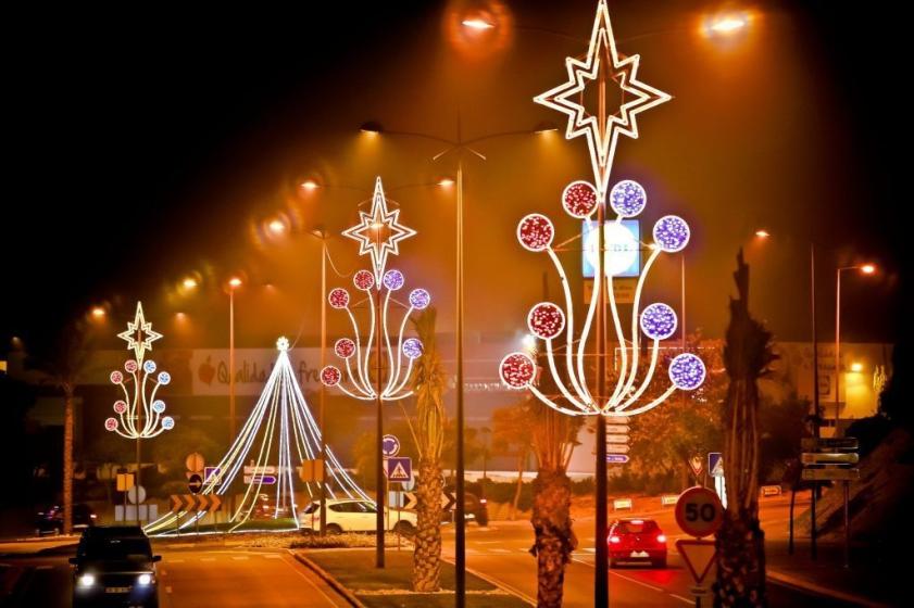 ILUMINAÇÃO DE NATAL TRAZ ESPÍRITO FESTIVO A ALBUFEIRA