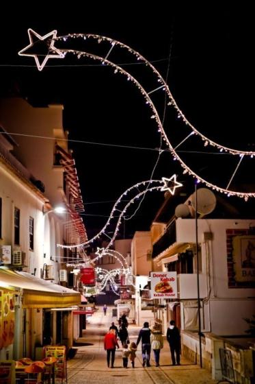 ILUMINAÇÃO DE NATAL TRAZ ESPÍRITO FESTIVO A ALBUFEIRA