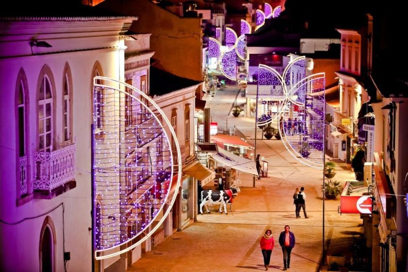 ILUMINAÇÃO DE NATAL TRAZ ESPÍRITO FESTIVO A ALBUFEIRA