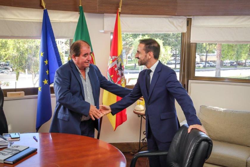 Assinatura de contrato para a execução da empreitada de “Lar, Apoio Domiciliário e Centro de Dia – Fontainhas”