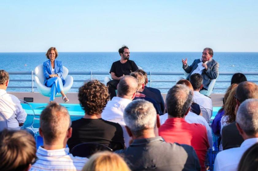 Alexandre Farto (Vhils), Catarina Barradas e José Carlos Rolo e plateia