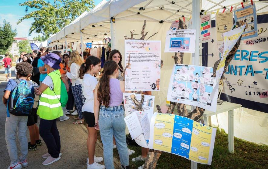 stands de diversas instituições