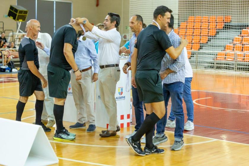 Entrega de medalhas aos árbitros da SUPERTAÇA DO ALGARVE DE FUTSAL FEMININO