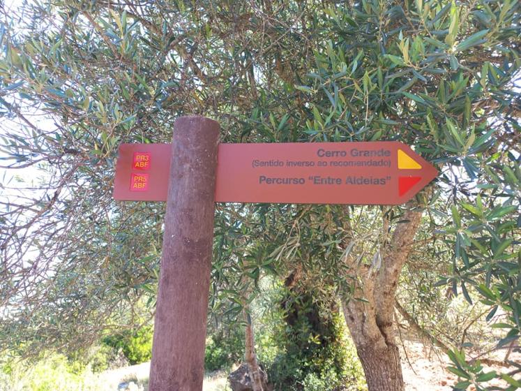 Placas sinalizadoras de percurso pedestre Entre Aldeias e Cerro Grande