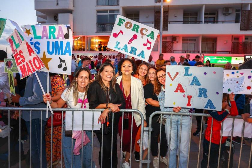 Crianças ao Palco